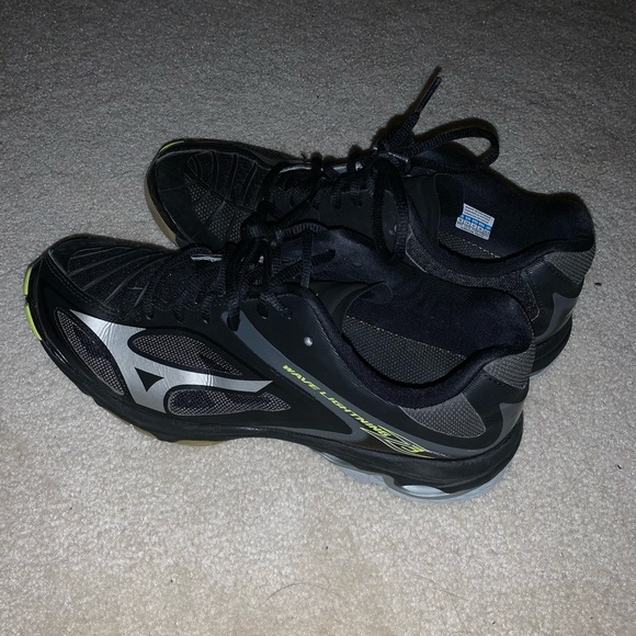 Mizuno Volleyball shoes - Picture 2 of 4